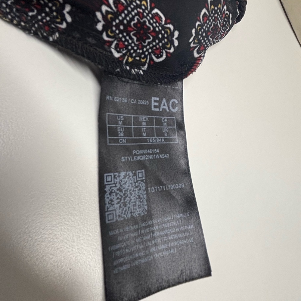 NWOT Guess Summer Light Coverup Cardigan with signature sleeves and fringe trim - Picture 6 of 8